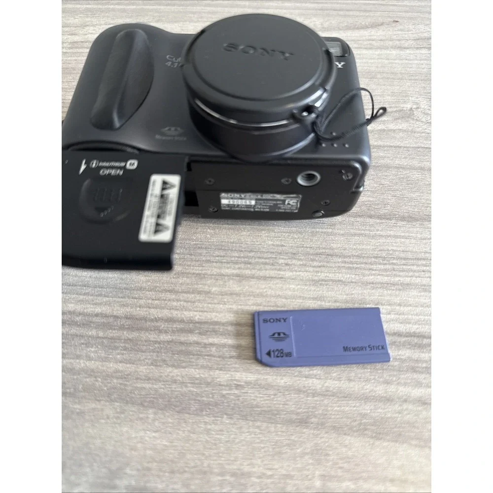 Sony Cyber-shot DSC-S85 Digital Camera 4.1MP Black Tested Works Needs Battery
